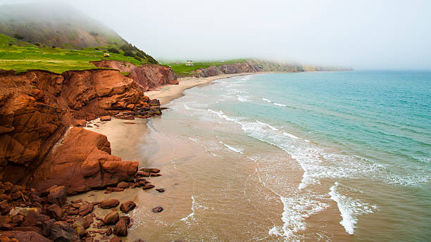 costa di magdalen isole, quebec, canada. - canadian beach foto e immagini stock