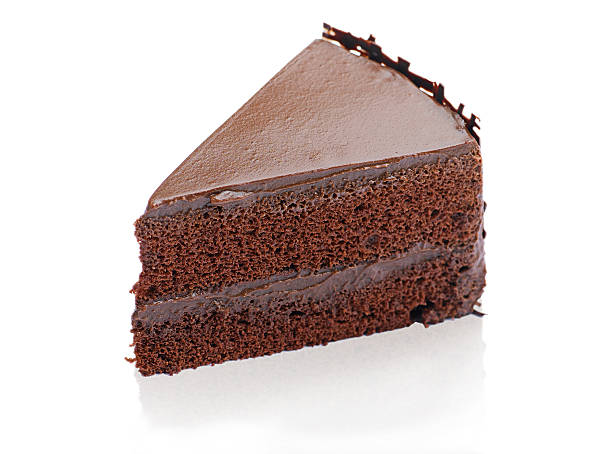 süßen und leckeren schokoladenkuchen isoliert - chocolate cake stock-fotos und bilder