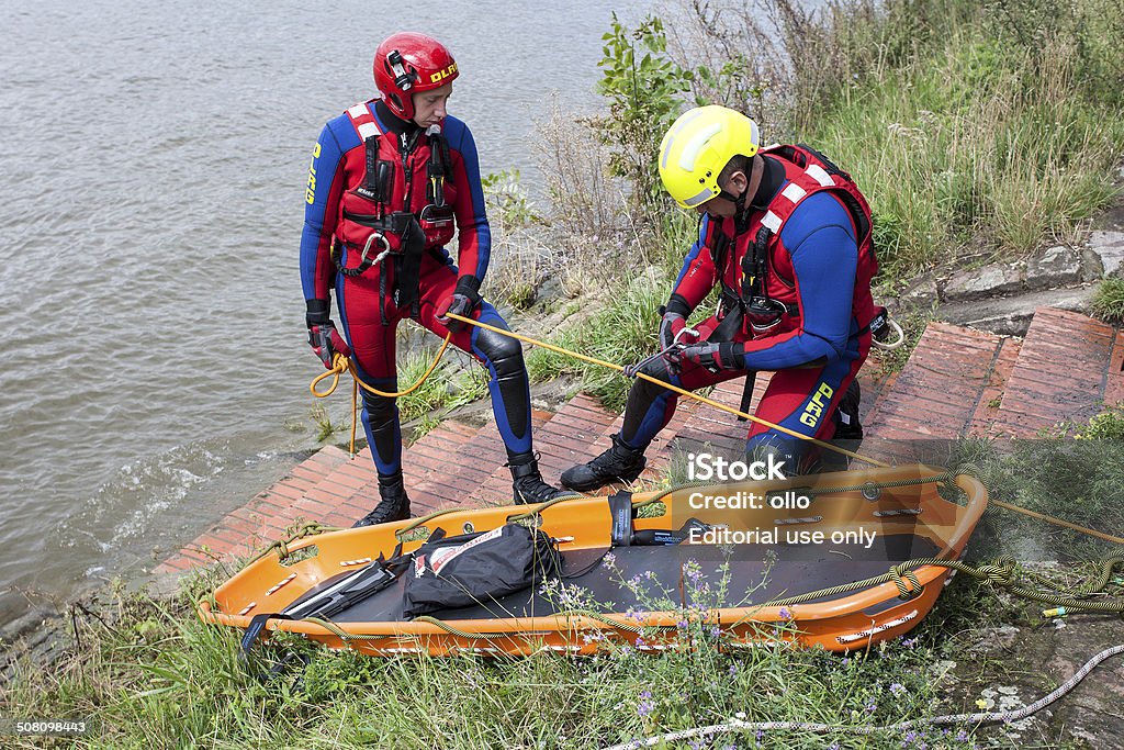 Swiftwater Taladro-Stroemungsretteruebung DLRG de rescate - Foto de stock de Ayuda libre de derechos