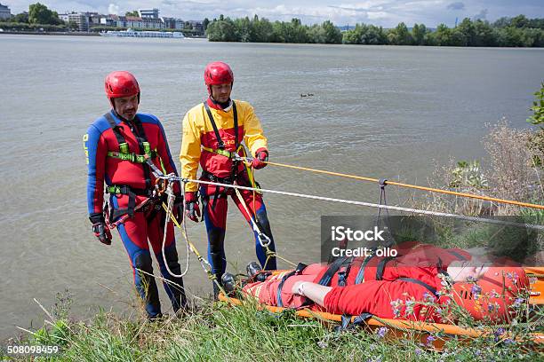 Swiftwater Taladrostroemungsretteruebung Dlrg De Rescate Foto de stock y más banco de imágenes de Rescate