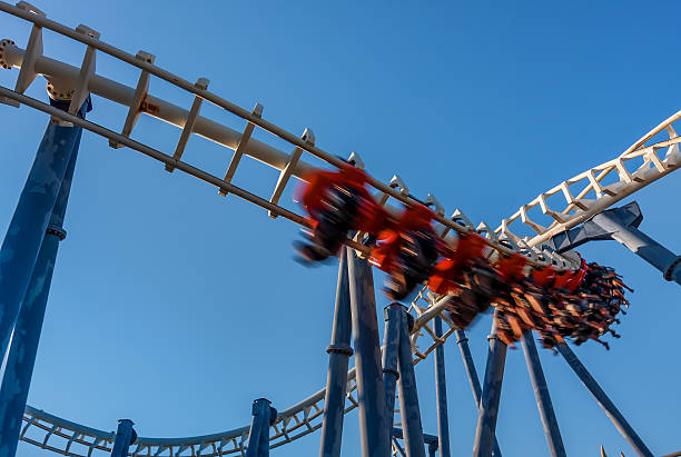 롤러코스터 in 루나 파크가 있습니다. - rollercoaster people amusement park ride red 뉴스 사진 이미지