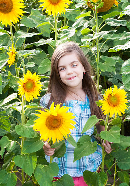 istock Beautiful child with sunflower 508125413