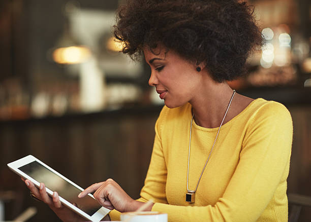 istock Downloading apps on the cafe's wireless network 508133042