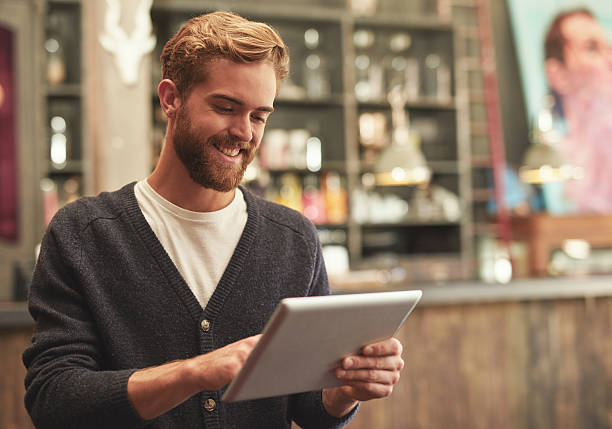 istock Connected to the coffee shop network 508133234