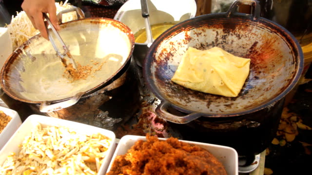 preparing Thai food , Thai Crepes,  kanom buang yuan