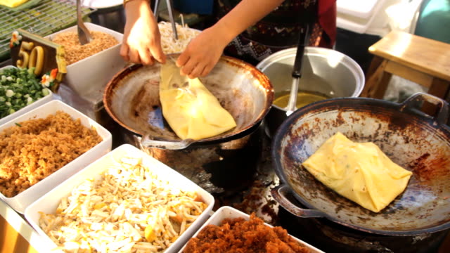 preparing Thai food , Thai Crepes,  kanom buang yuan