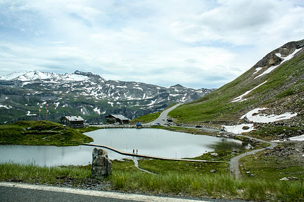 istock Beautiful mountain lake in the Austrian Alps 508159320