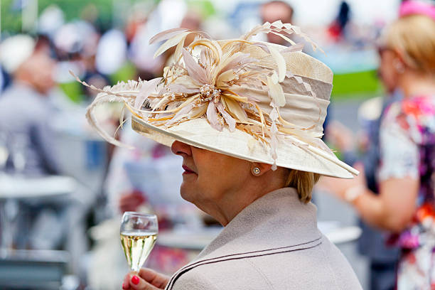 racing no dia da mulher - netting champagne wine drink imagens e fotografias de stock