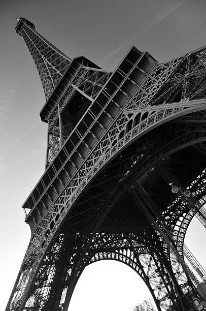 ツアーエッフェル - eiffel tower black and white paris france construction ストックフォトと画像