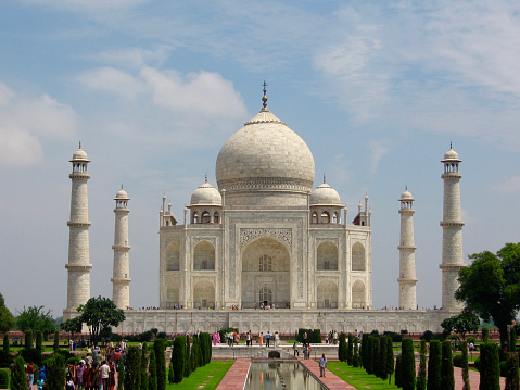 Taj Mahal at sunrise, reflects in the pond, india