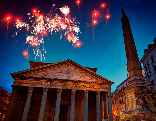 fuegos artificiales sobre el panteón en roma, italia - ancient rome rome fountain pantheon rome fotografías e imágenes de stock