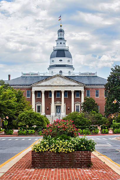 Maryland State Capitol View of the Maryland state capitol building from Bladen Street and looking towards the southeast. senator photos stock pictures, royalty-free photos & images