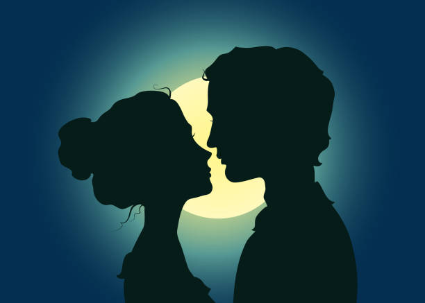 istock Silhouettes of kissing couple 508195291