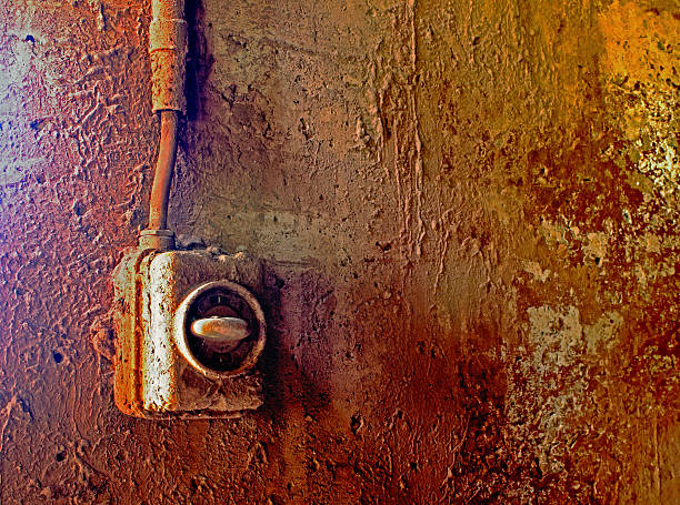 old electric switch en una pared de cemento - remote control close up selector gray fotografías e imágenes de stock