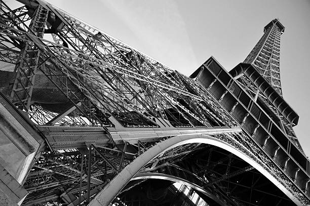 ツアーエッフェル - eiffel tower black and white paris france construction ストックフォトと画像