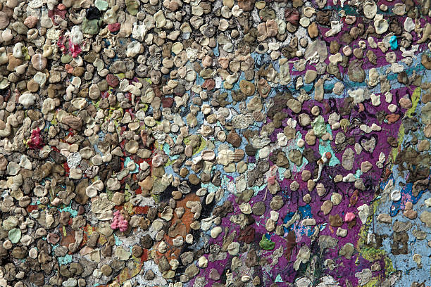 istock Chewing gum on wall of Berlin 508203061