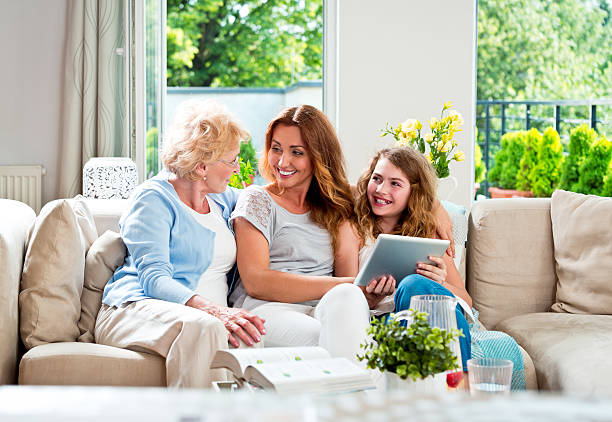 três gerações de mulheres - wireless technology cheerful granddaughter grandmother imagens e fotografias de stock