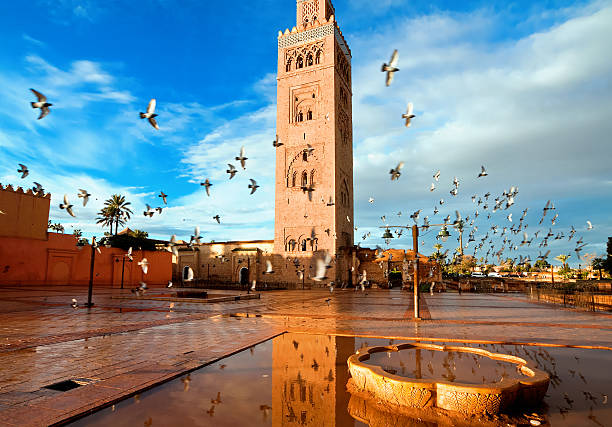 mezquita de koutoubia, marrakech, marruecos - marrakech fotografías e imágenes de stock
