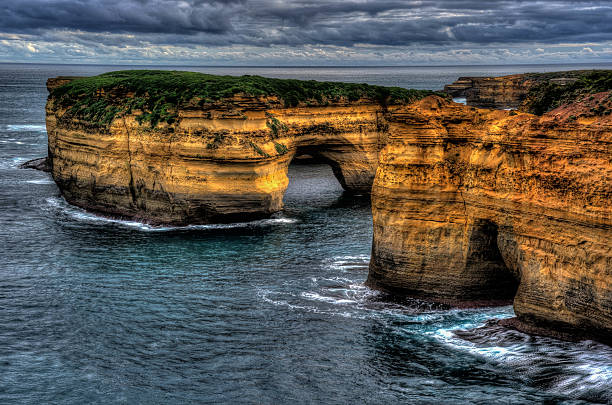 loch and gorge-great ocean rd - the loch ard gorge imagens e fotografias de stock