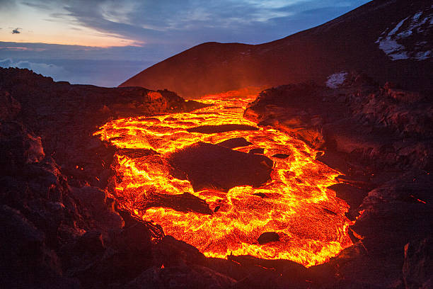 lava lake The lava lake of a volcanic eruption on Kamchatka lava photos stock pictures, royalty-free photos & images