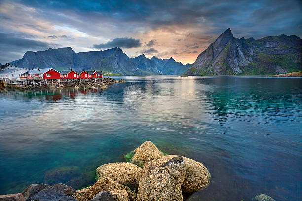 isole lofoten. - fishing village nordic countries fjord foto e immagini stock