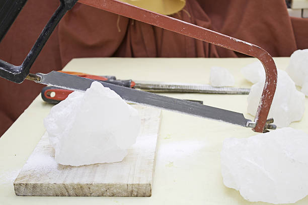 saw schneiden ice - ice carving sculpture chisel stock-fotos und bilder