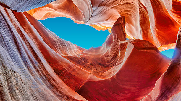 la magia antilope canyon negli stati uniti. - canyon lower antelope foto e immagini stock