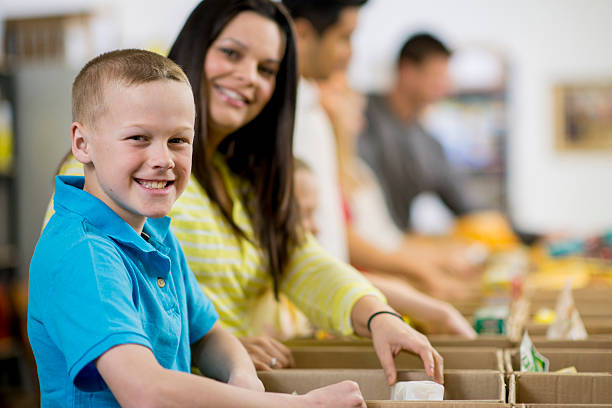 istock Volunteering at a Homeless Shelter 508250016