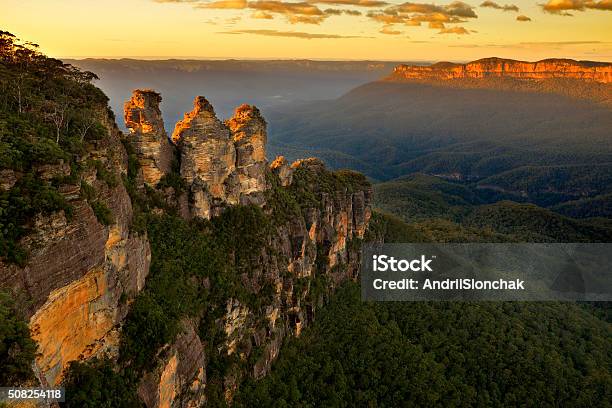 Foto de Nascer Do Sol Em Azul Montanhas e mais fotos de stock de Austrália - Austrália, Parque Nacional de Blue Mountains, Montanhas Azuis - Austrália