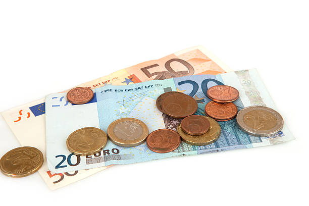 банкноты и монеты евро, изолированные на белом фоне - 50 euro cent стоковые фото и изображения