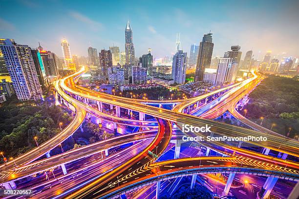 Autopistas De Shanghai Foto de stock y más banco de imágenes de Aire libre - Aire libre, Anochecer, Arquitectura