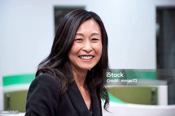 Porträt Von Asiatische Frau Im Büro Stockfoto und mehr Bilder von 25-29 Jahre - 25-29 Jahre, Asiatischer und Indischer Abstammung, Asien
