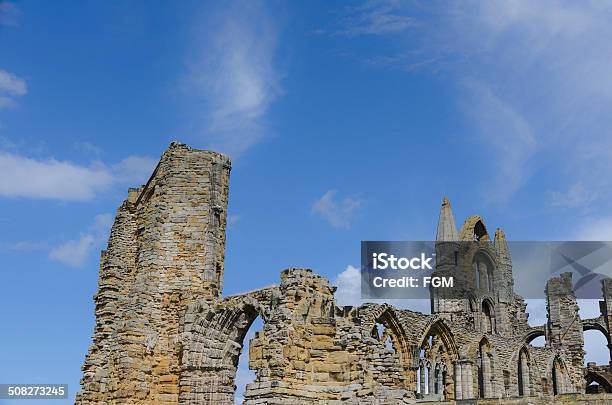 Whitby Аббатство — стоковые фотографии и другие картинки День - День, Уитби - Северный Йоркшир - Англия, Аббатство