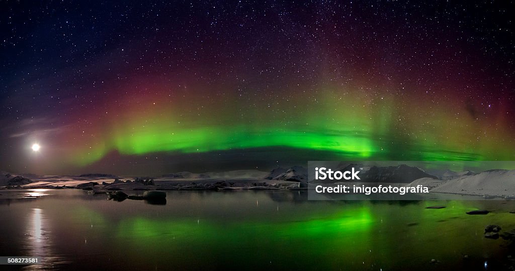 Flash de Aurora polaris sobre agua - Foto de stock de Actividad libre de derechos