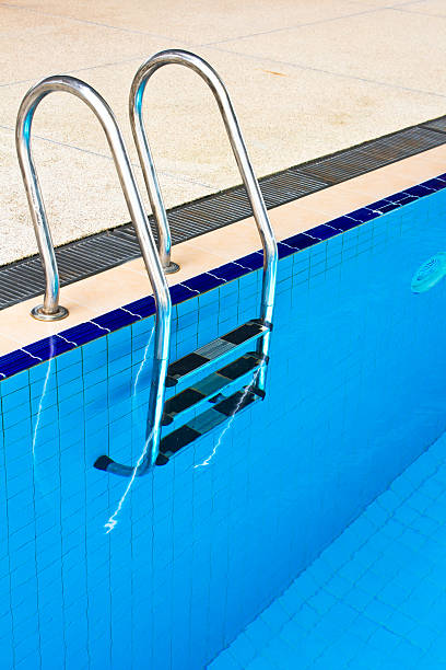 istock Stairs of the empty swimming pool 508283810
