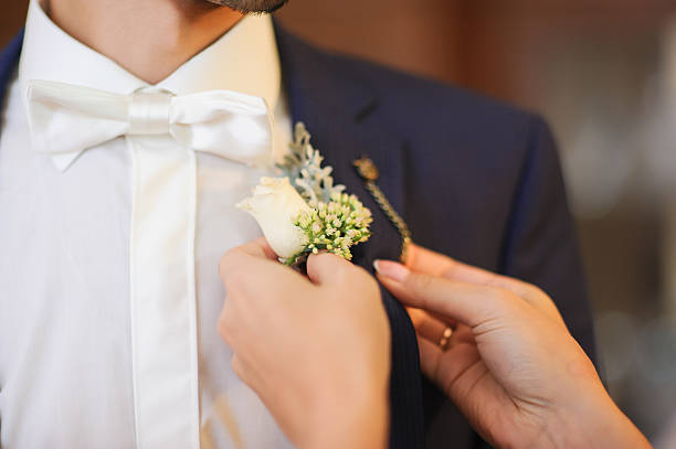 прикалыват�ь с бутоньерка - boutonniere стоковые фото и изображения