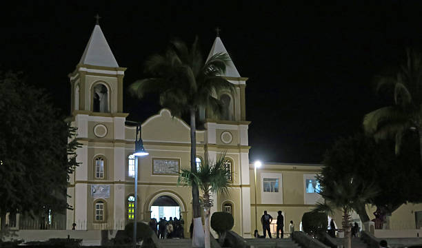 iglesia católica y la misión de san josé del cabo- la noche - town san jose del cabo mexico color image fotografías e imágenes de stock