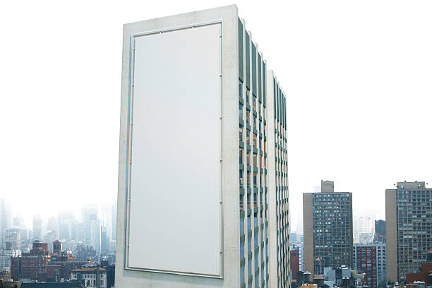 gran cartelera en la pared del edificio - billboard advertisement built structure urban scene fotografías e imágenes de stock