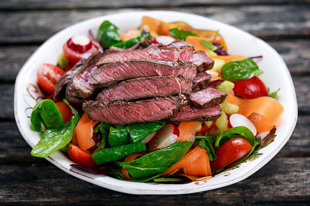 istock Spicy Beef Meat Salad with vegetables 508299694