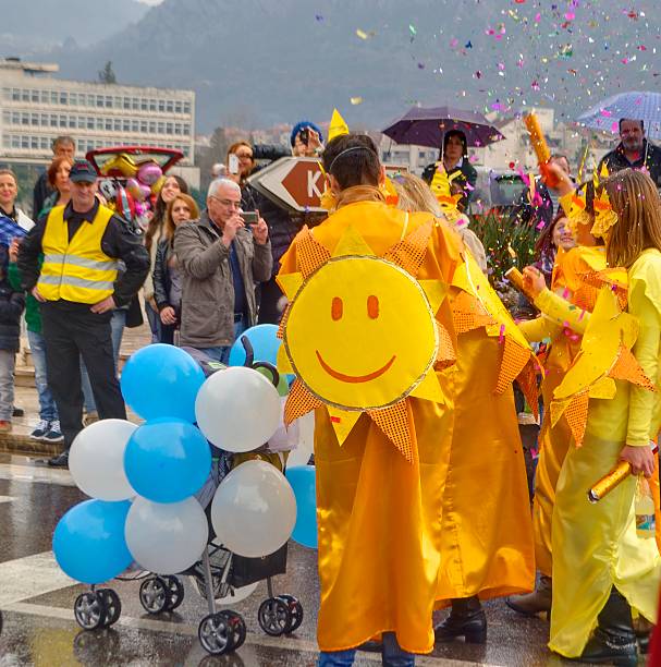 parady karnawałowe słoneczny - costume stage costume sunlight carnival zdjęcia i obrazy z banku zdjęć