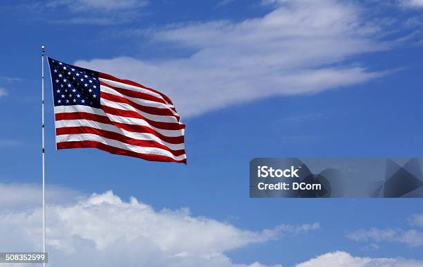 Photo libre de droit de Drapeau Américain banque d'images et plus d'images libres de droit de Ciel - Ciel, Drapeau américain, Blanc