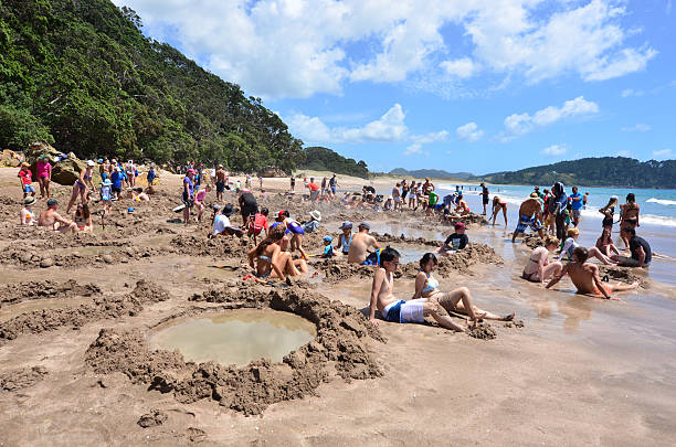 горячей воды bech-нова�я зеландия - bech стоковые фото и изображения