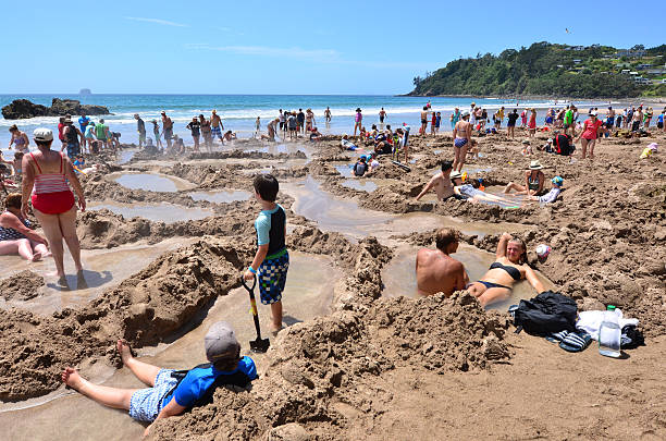 warmes wasser bech-new zealand - bech stock-fotos und bilder