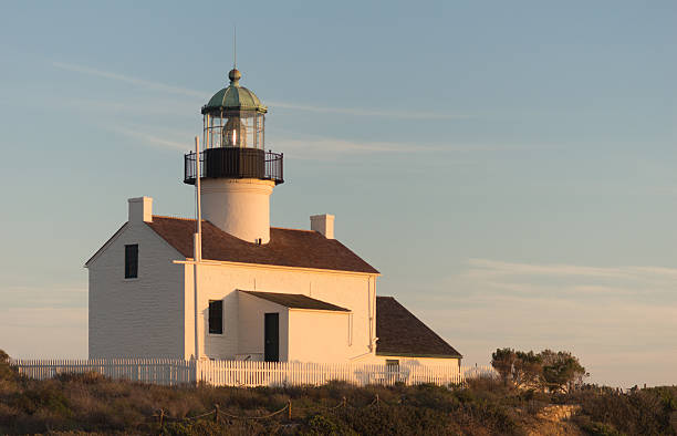 faro di punta loma monumento nazionale cabrillo costa del pacifico - point cabrillo sea pacific ocean sky foto e immagini stock