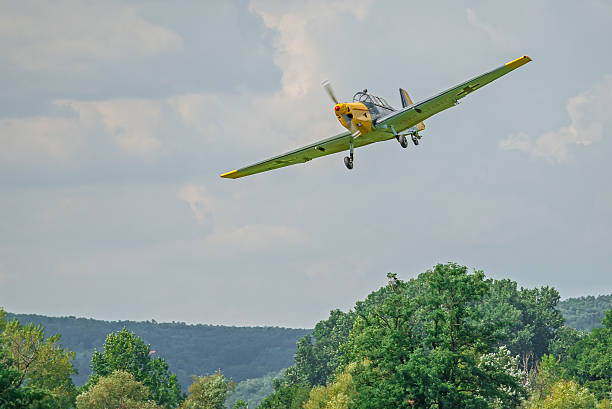 histórico alemán aviador zlin 205 - veteran world war ii armed forces military fotografías e imágenes de stock