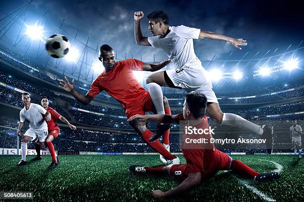 Footballspieler Stockfoto und mehr Bilder von Aktivitäten und Sport - Aktivitäten und Sport, Athlet, Bewegung