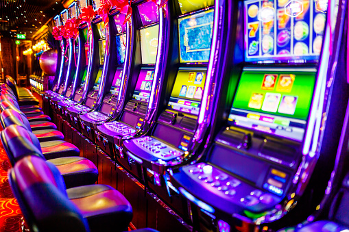 Máquinas tragamonedas en el Casino photo