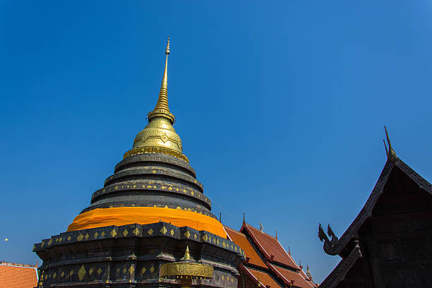 pagode templo phrathat lampang luang em lampang, tailândia - bangkok province photography construction architecture imagens e fotografias de stock