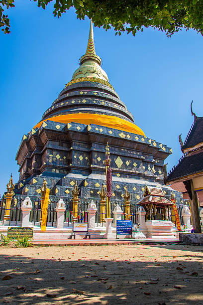 pagode templo phrathat lampang luang em lampang, tailândia - bangkok province photography construction architecture imagens e fotografias de stock