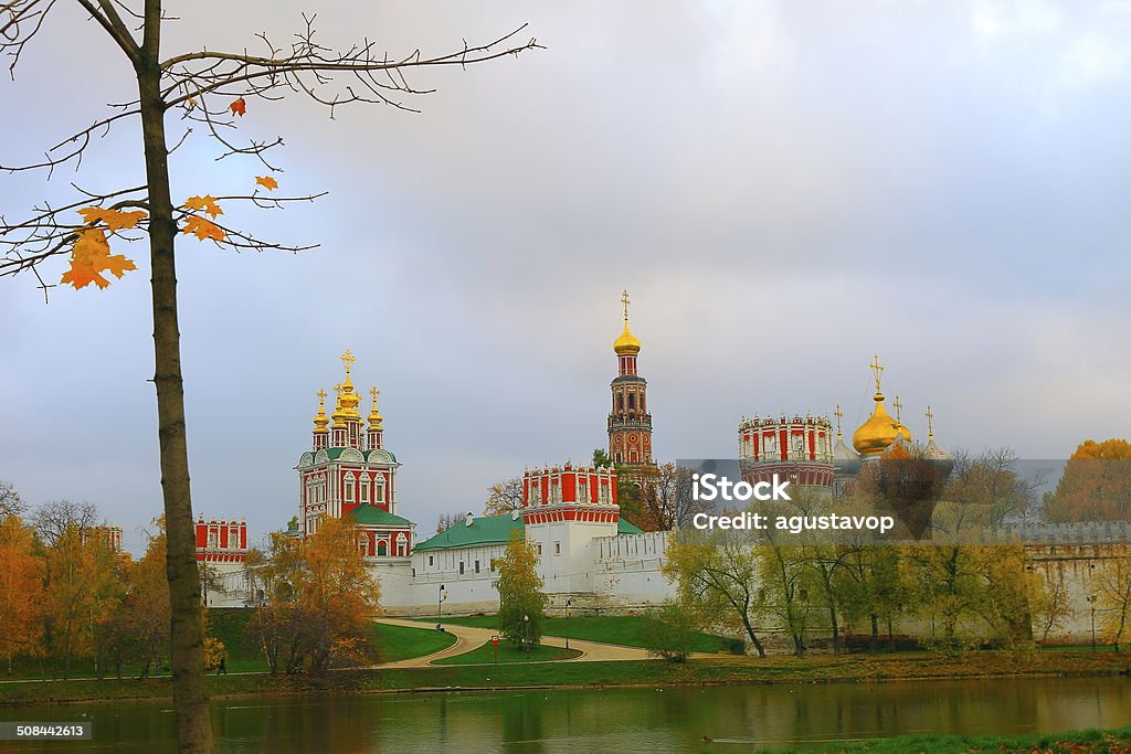 Neujungfrauen-Kloster Kloster im Herbst Sonnenuntergang, Moskau, Russland - Lizenzfrei Abenddämmerung Stock-Foto